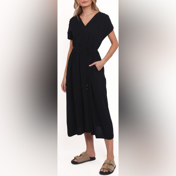 Petal & Pup Dresses & Skirts - Petal & Pup Orly Midi Dress Black Small NWT